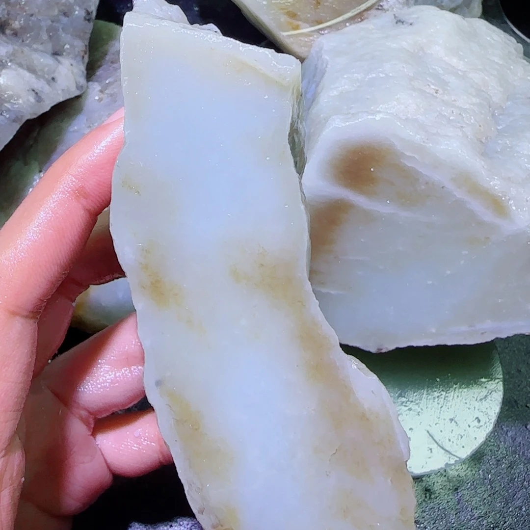 和田玉未镶嵌珠宝半成品