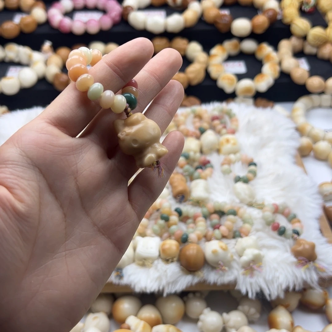 吊坠白玉菩提瑕疵