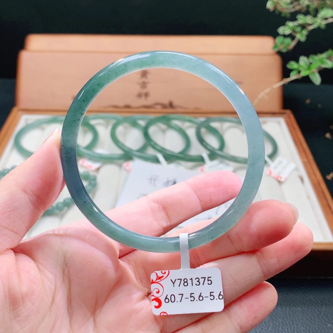 翡翠手镯（圆镯）未镶嵌