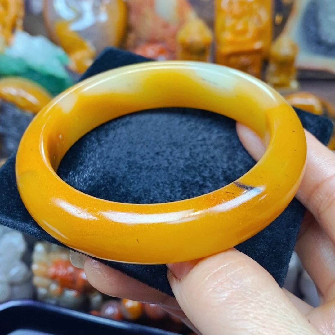 未镶嵌石英质玉（黄龙玉）颈饰58