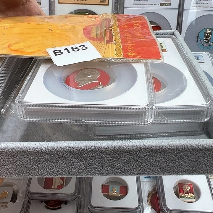 用***4其他普通金属精品像章183号商品6枚套