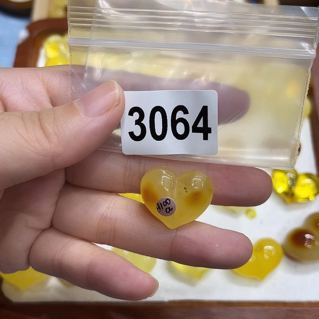 琥珀未镶嵌珠宝奇石