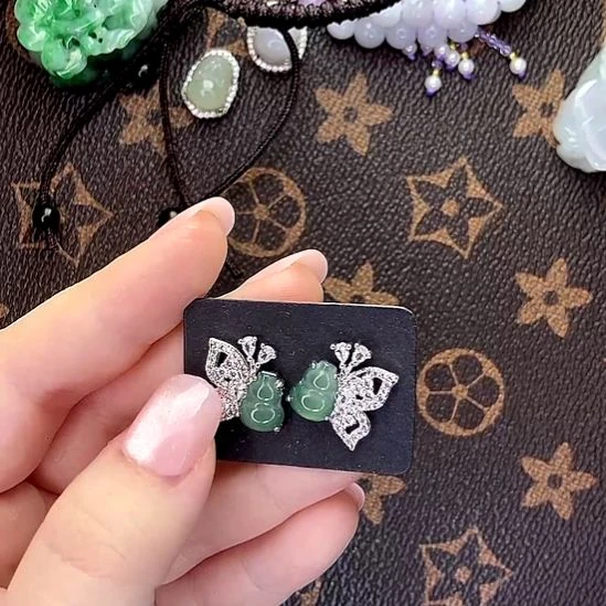 翡翠未镶嵌挂件蝴蝶