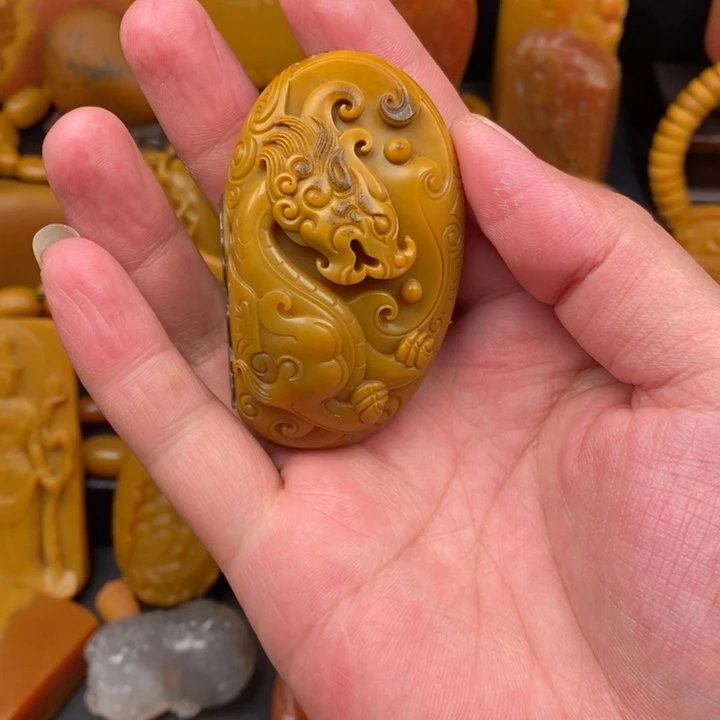 石英质玉未镶嵌颈饰