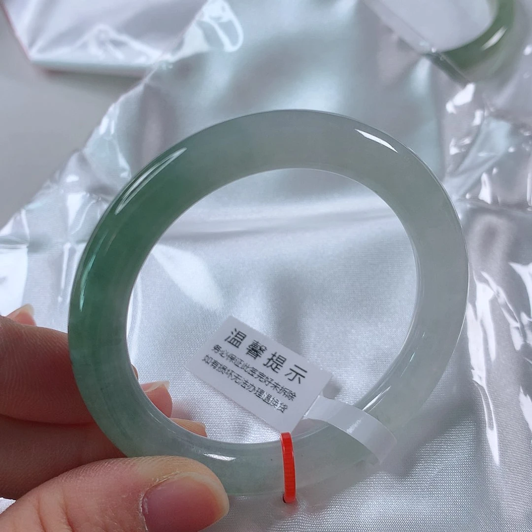 翡翠手镯未镶嵌①③①