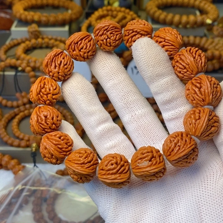 看***～吊坠桃核秦岭龙纹