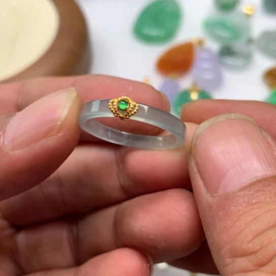 翡翠颈饰未镶嵌翡翠