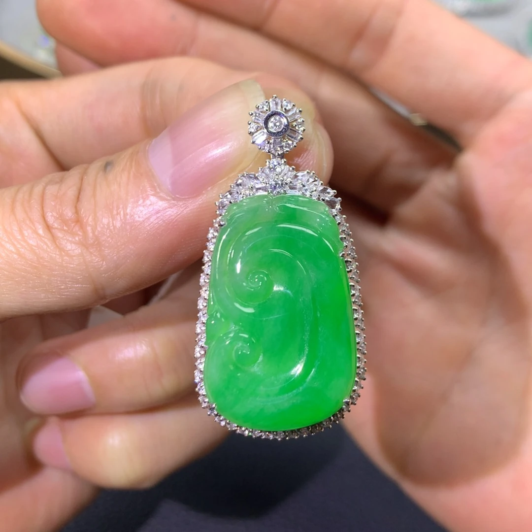 翡翠颈饰18K金镶嵌翡翠