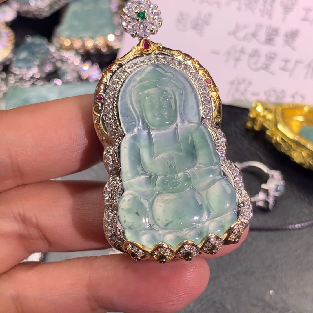 翡翠颈饰未镶嵌观音