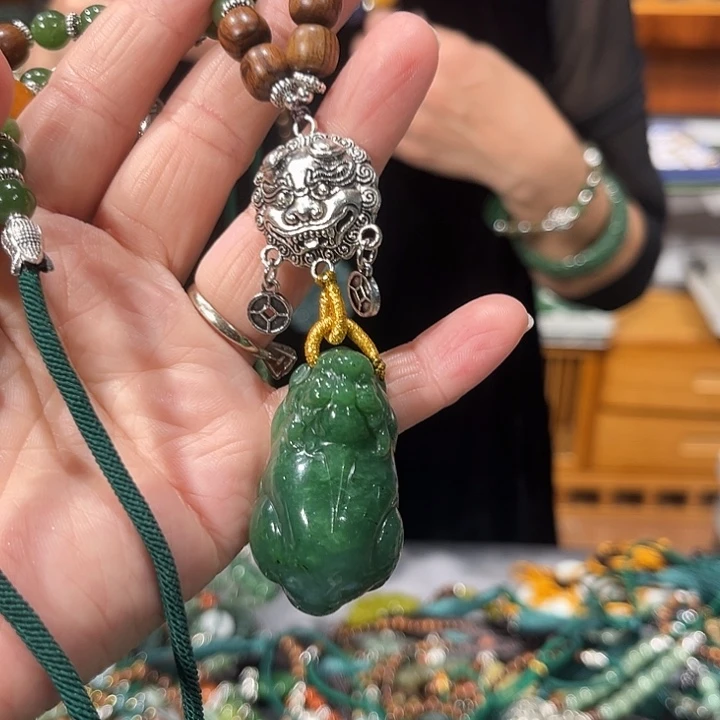 颈饰未镶嵌和田玉（糖玉）