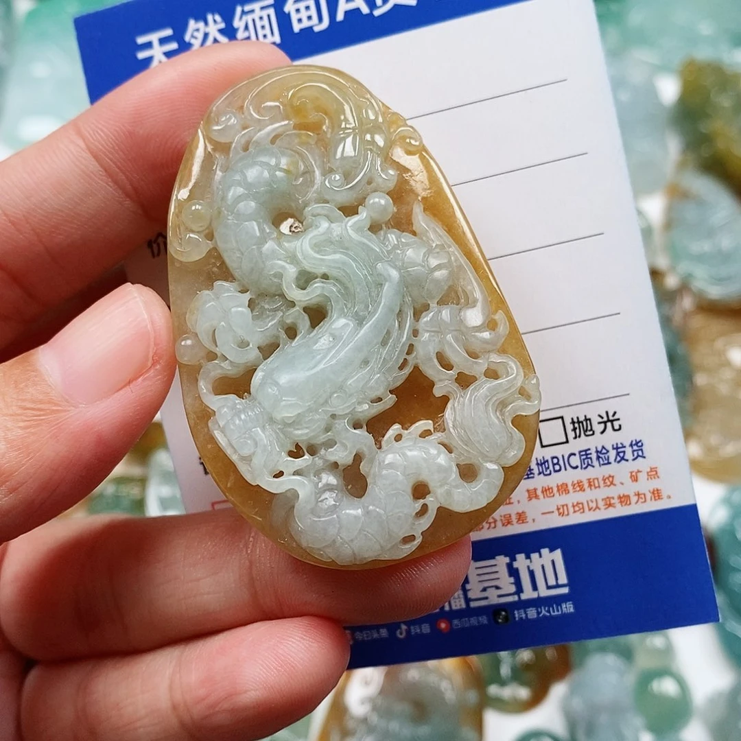 翡翠未镶嵌颈饰龙牌