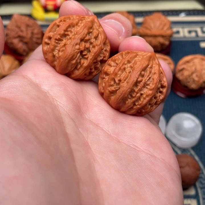 文玩核桃把件九龙筋