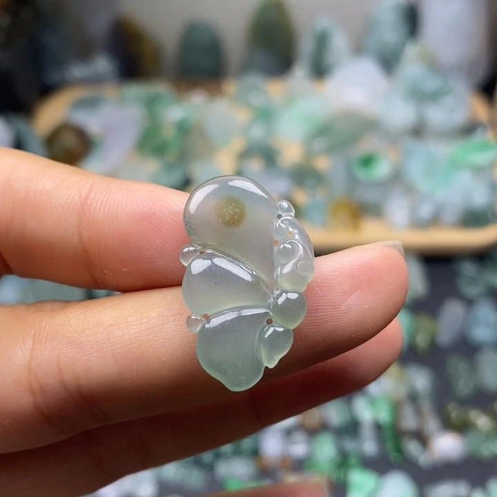 颈饰未镶嵌翡翠蝴蝶