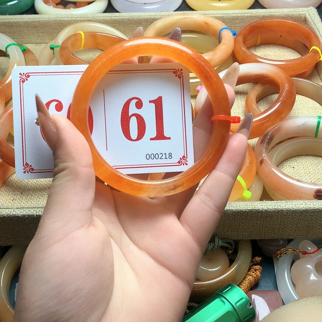 未镶嵌石英质玉（黄龙玉）手镯