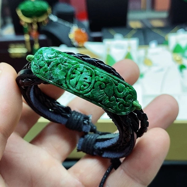 翡翠颈饰未镶嵌手链