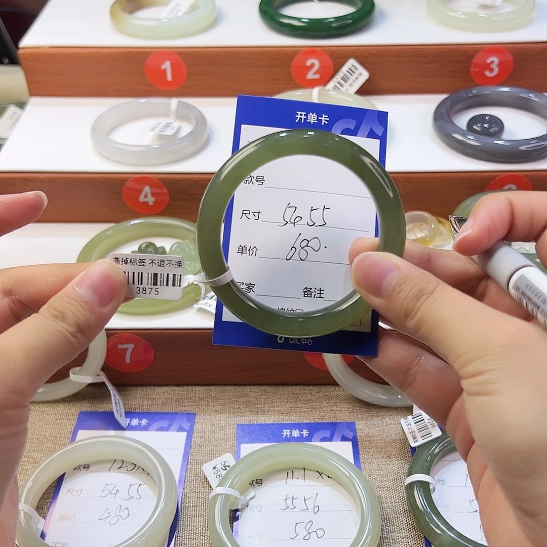 未镶嵌手镯和田玉想**堡