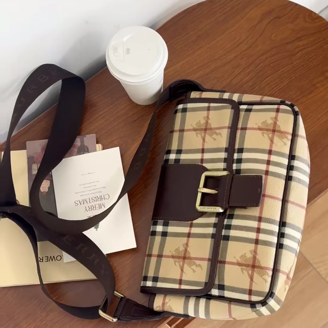 95新 BURBERRY/博柏利 XM/战马格纹字母马鞍斜挎包F4MH08829069换
