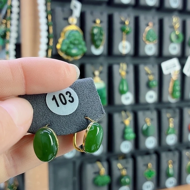 和田玉18K金镶嵌耳饰