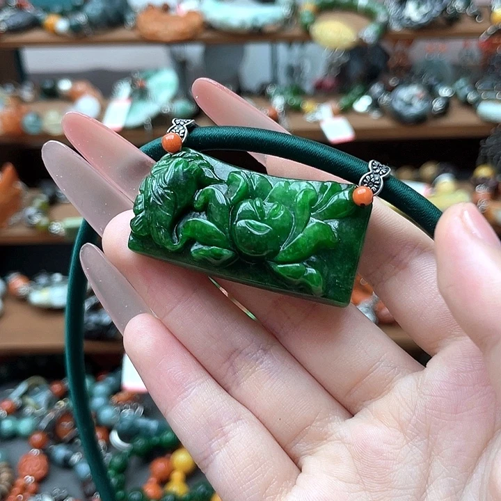 富***行翡翠未镶嵌颈饰饰品