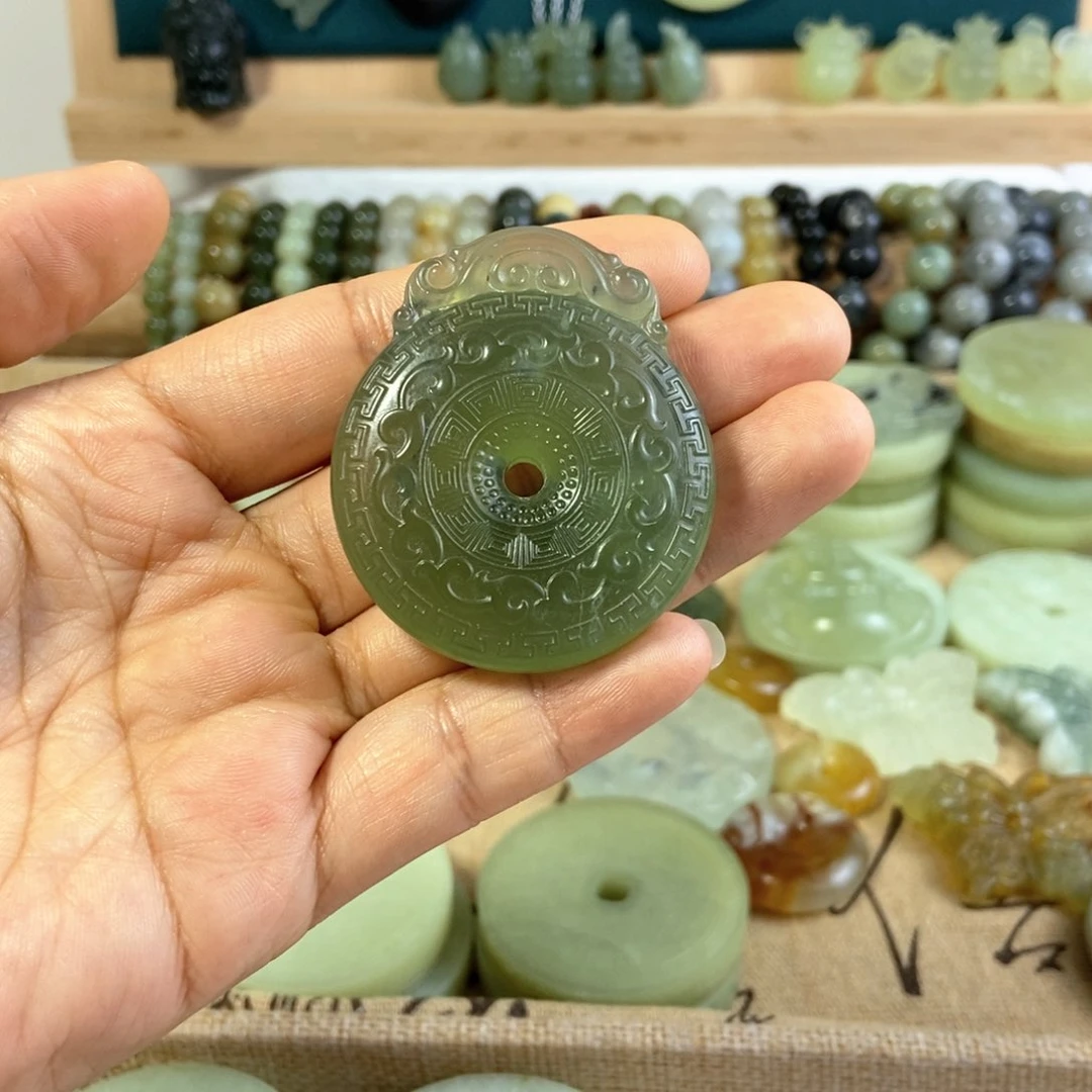 蛇纹石玉颈饰未镶嵌