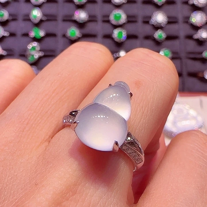 翡翠戒指18K金镶嵌戒指