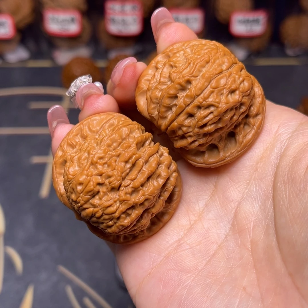 文玩核桃吊坠血麒麟42.5