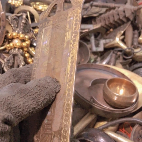 强***闪电购铜摆件工艺品