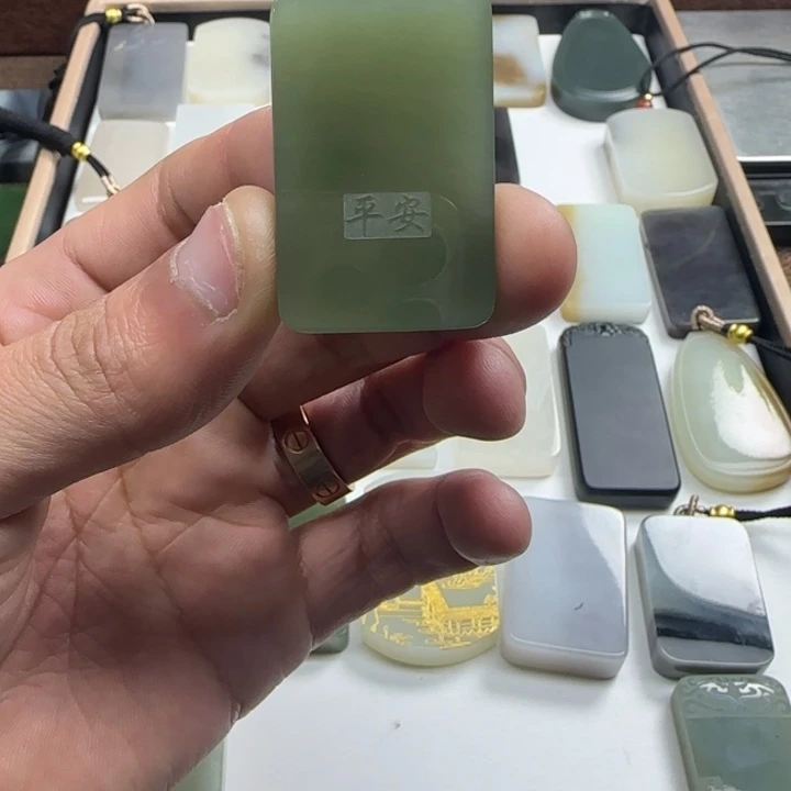 和田玉颈饰未镶嵌悠**得