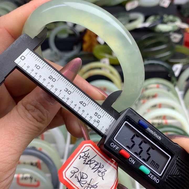 蛇纹石玉手镯未镶嵌1068