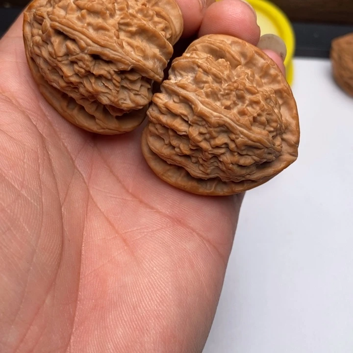 l***k手串/手链核桃三角白狮子头42尺寸有修