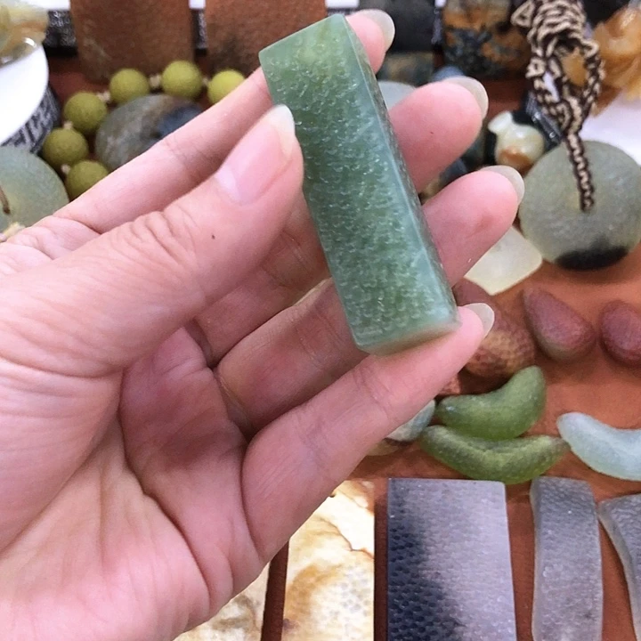 蛇纹石玉未镶嵌吊坠万*人