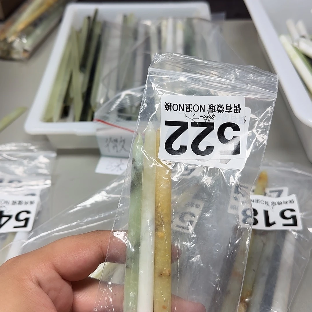 不***嘻未镶嵌蛇纹石玉发饰