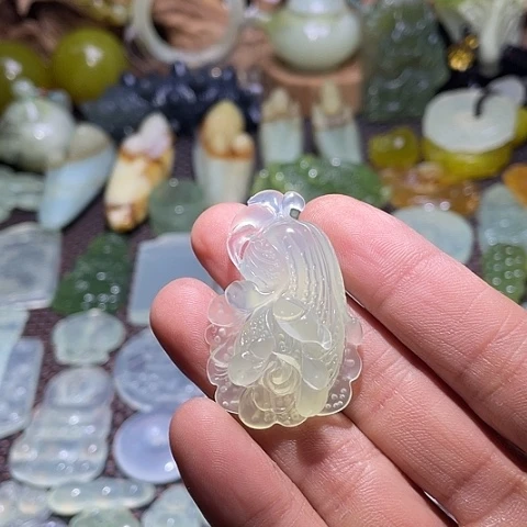 蛇纹石玉未镶嵌颈饰