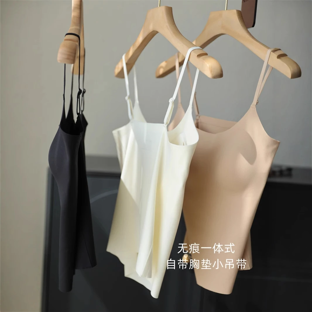 日单 无痕背心一体式 自带胸垫 隐形粉底液 美背