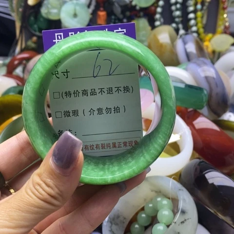 未镶嵌手镯石英质玉