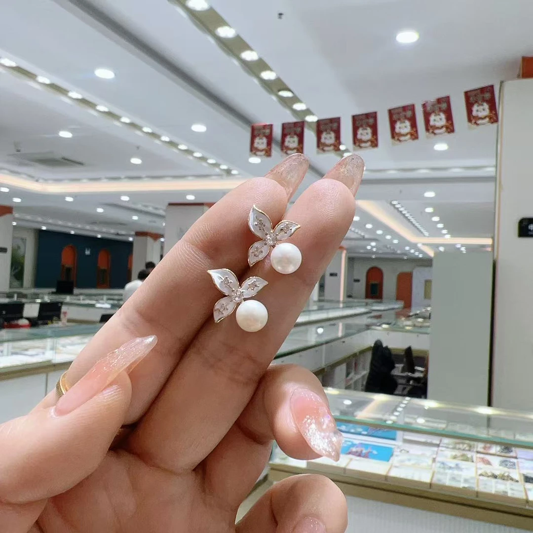 2408110320 HLW 珍珠独特山茶花耳钉  （多样性发其一）