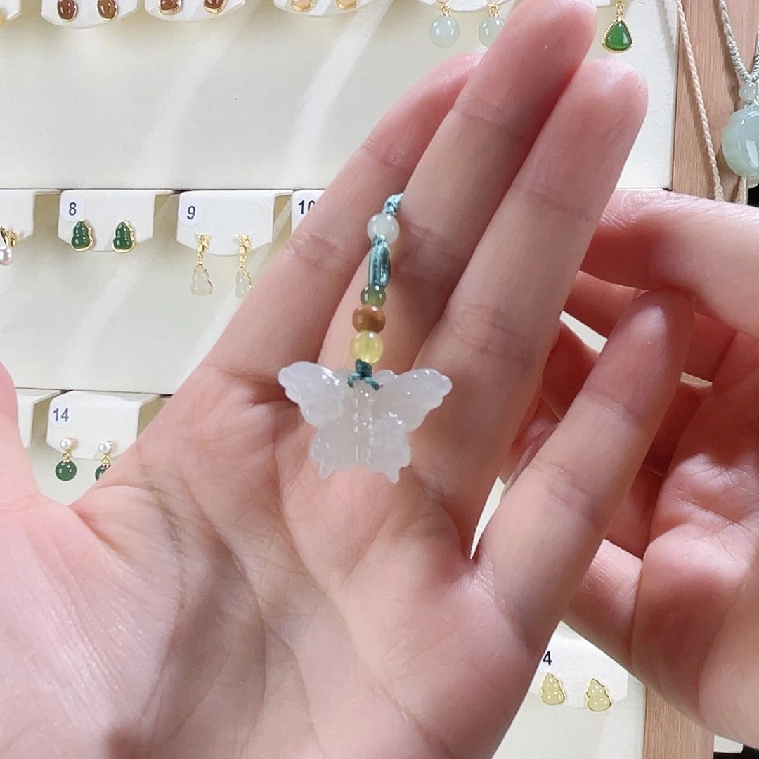 和田玉未镶嵌手机链蝴蝶