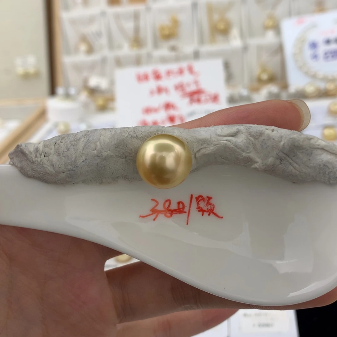 未镶嵌颈饰海水珍珠正圆浓茶金微微瑕