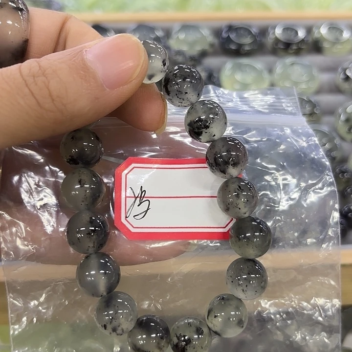 冯****未镶嵌蛇纹石玉岫玉手镯