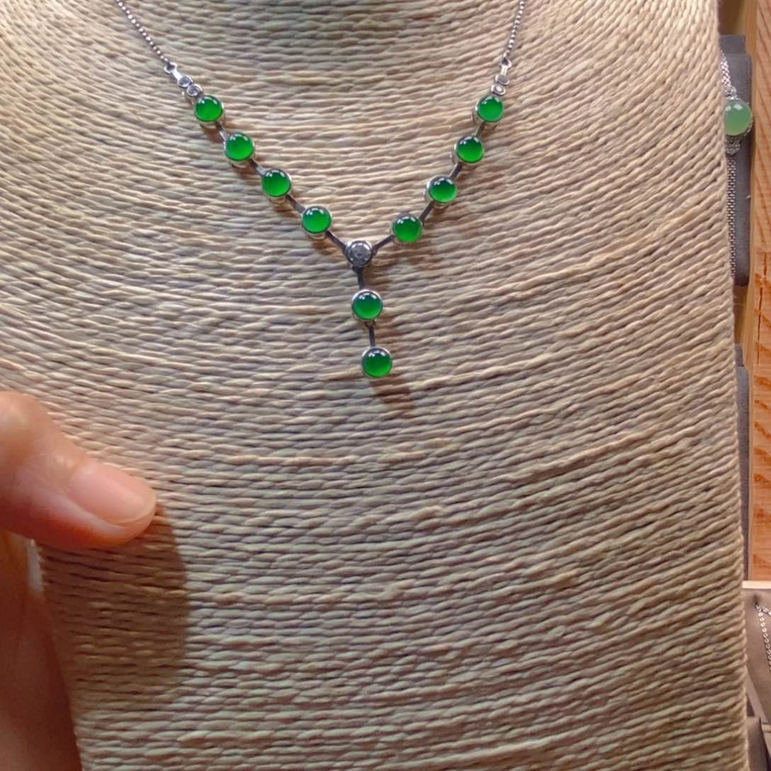 颈饰银S925镶嵌翡翠吊坠