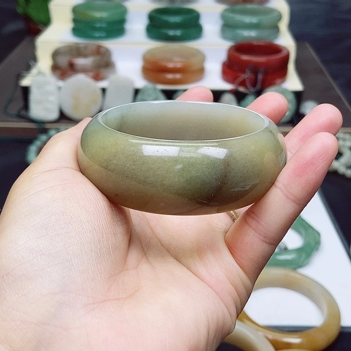 石英质玉手镯未镶嵌