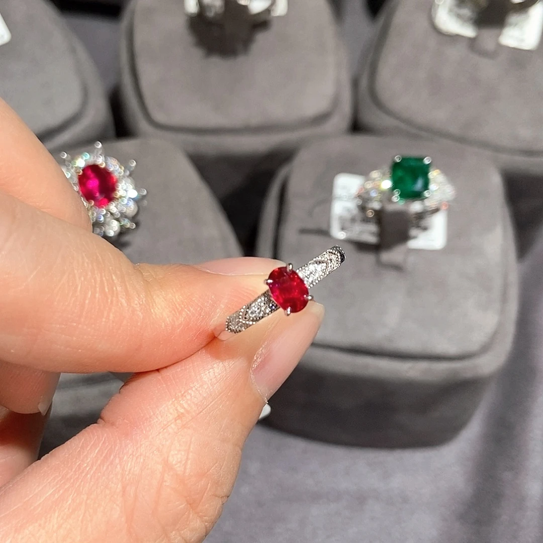 18K金镶嵌戒指红宝石0.65ct 无烧