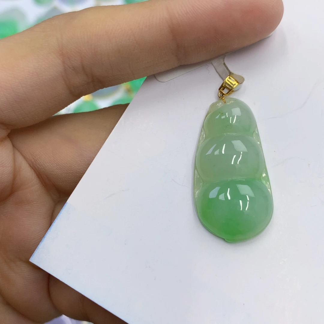 翡翠18K金镶嵌颈饰翡翠