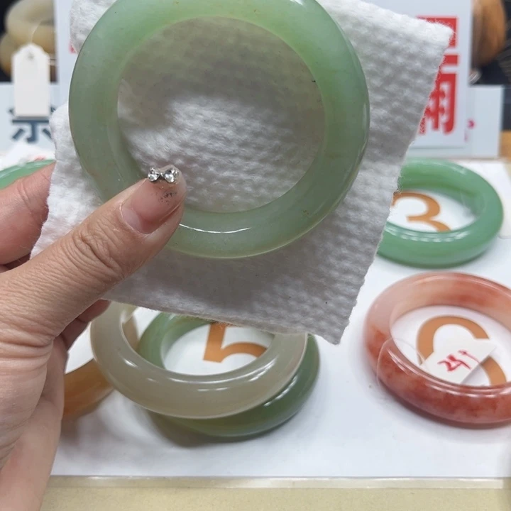 未镶嵌手镯石英质玉始*