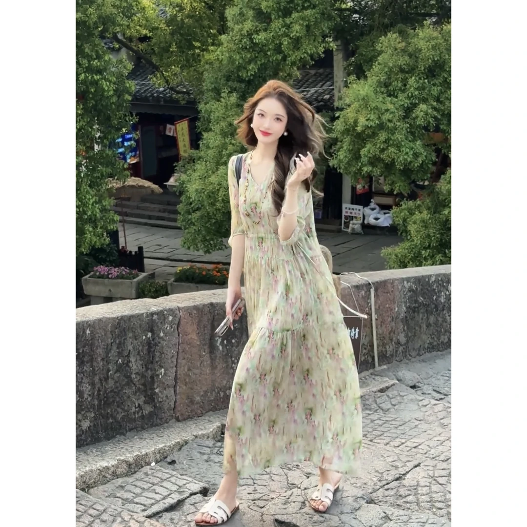 夏季时尚贵气慵懒风法式V领显瘦色碎花气质连衣裙裙子温柔风
