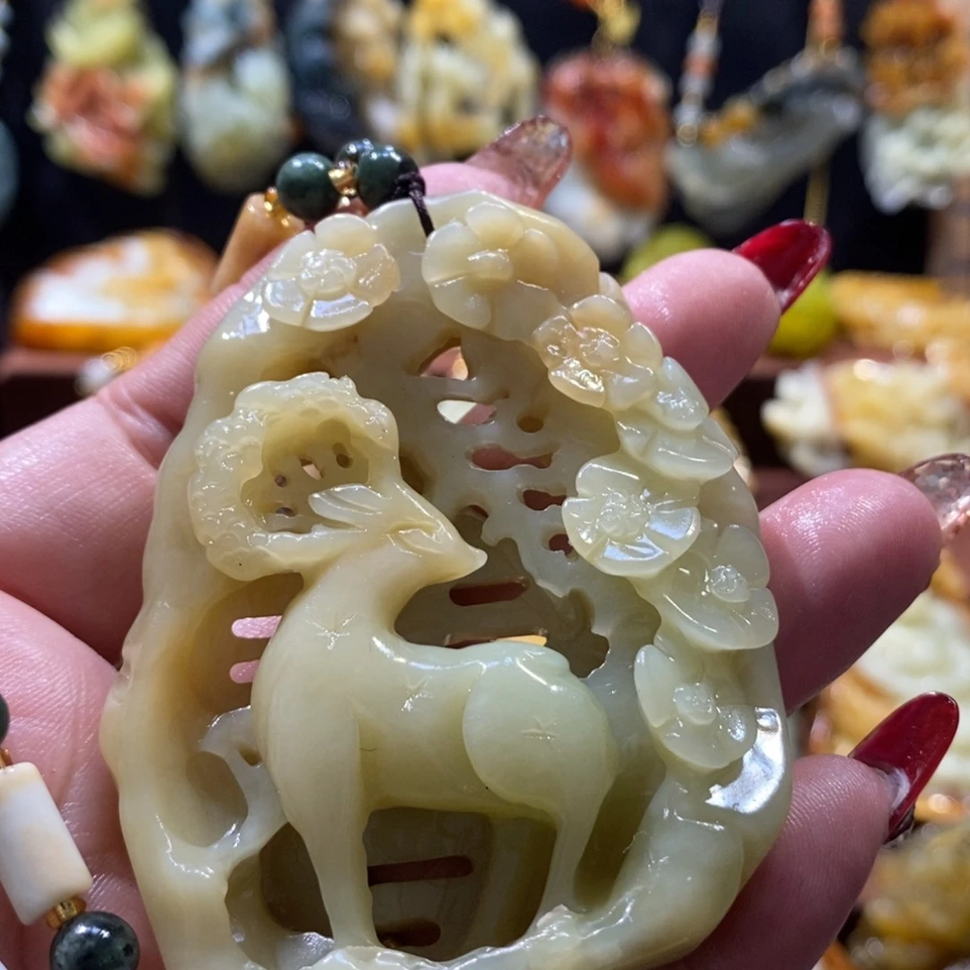 蛇纹石玉颈饰未镶嵌