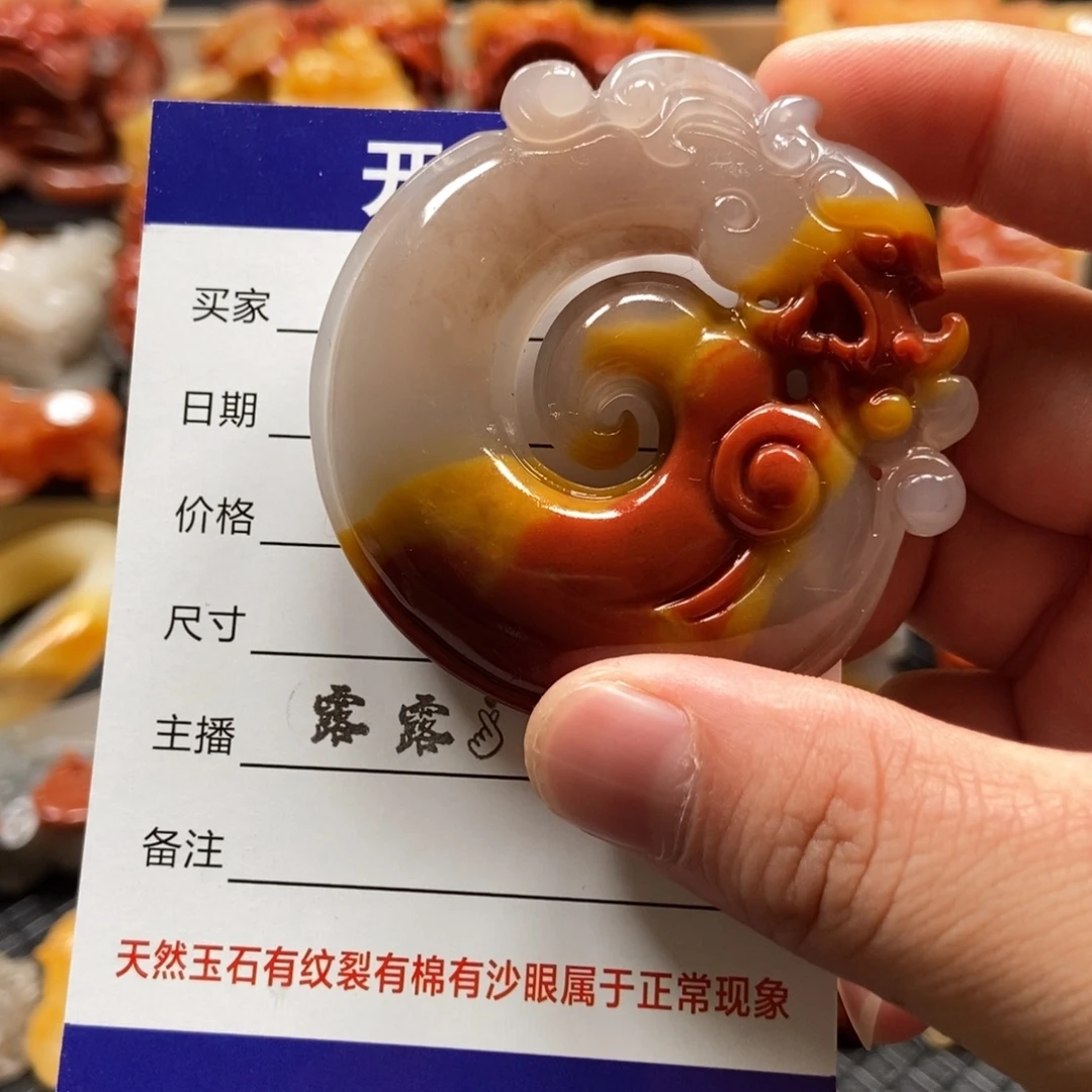 未镶嵌石英质玉（黄龙玉）挂件