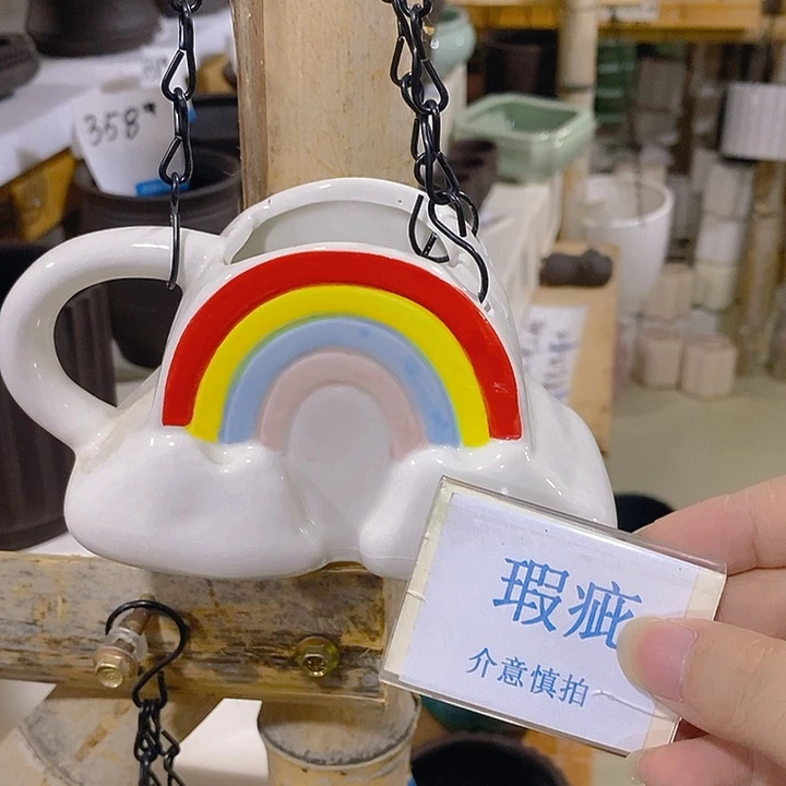 摆件多肉瑕疵盆有孔。
