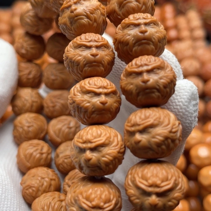 猴头核桃吊坠布**爷斗战胜佛