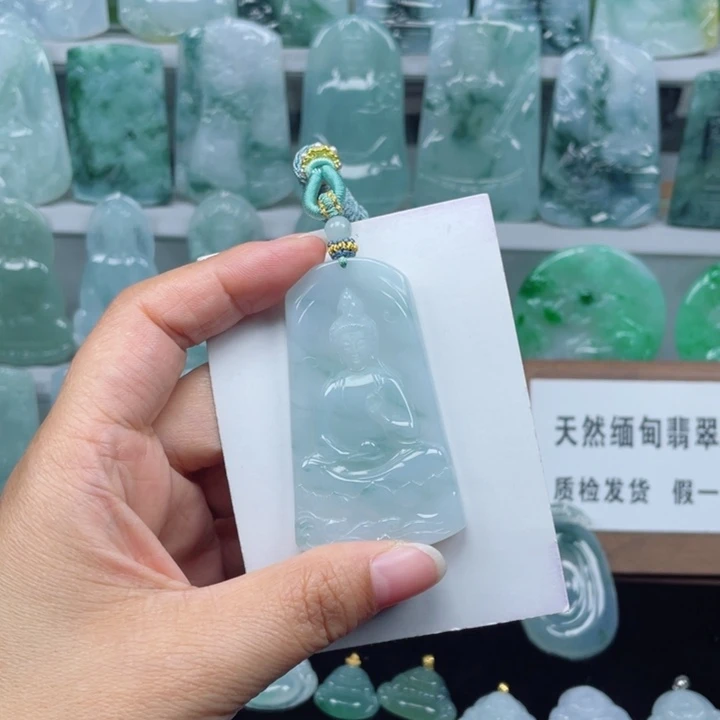 颈饰未镶嵌翡翠素衣观音